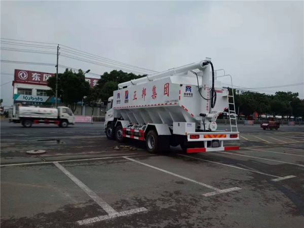 東風(fēng)天錦小三軸30方（15噸）散裝飼料車